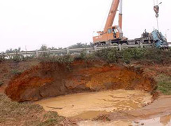 Hà Nội: Đã nối đường ống, nước sinh hoạt đang về