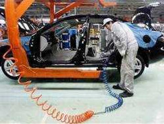Nhiều hãng sản xuất ô tô tính rút lui khỏi Việt Nam