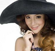 Hương Hồ: 'Showbiz Việt chửi nhau như hàng tôm hàng cá'