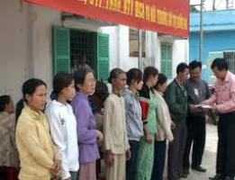 Cách chức quan xã “ém” tiền Tết của dân nghèo