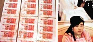 Chơi ngông, đại gia dùng tiền làm thảm lót chân