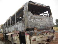 Xe khách cháy rụi, 52 người thoát chết gang tấc