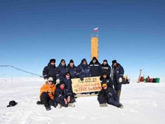 Đã lấy được 40 lít nước từ đáy hồ 20 triệu năm