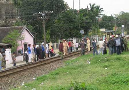 Chết thảm vì chắn tàu hỏa đang chạy