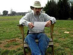 Bắn 9 phát súng vào laptop con gái vì tội hỗn xược