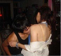 Đưa trẻ em vào phòng mẹ để làm 