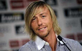 Già, thất nghiệp, Guti vẫn rất…kiêu