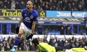 Everton 2-0 Chelsea: Xa dần top 3