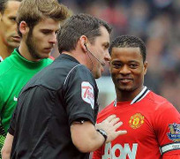 Clip: Evra trêu ngươi Suarez cuối trận MU-Liverpool