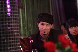 Huy Khánh trót dại vì…người đẹp