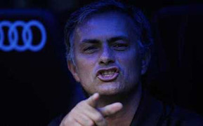 Bị đồn đến Man City, Mourinho phát cáu với báo chí