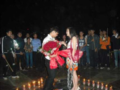 Cặp đôi tỏ tình bằng 1000 ngọn nến, bây giờ ra sao?