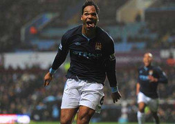 Thắng tối thiểu, Man City chiếm ngôi đầu từ tay MU