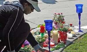 Rừng fan tưởng niệm Whitney Houston