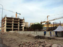 Nhiều DN bất động sản sống lay lắt vì “đói” vốn