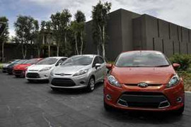 Xe Ford tăng giá rồi khuyến mại để kích cầu