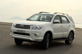 Ế ẩm, các hãng xe “đau đầu” tìm cách kích cầu