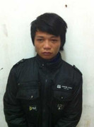 Đi làm về nhặt được dao, đâm người suýt chết