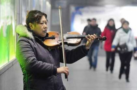 Cổ tích cây vĩ cầm trong ga điện ngầm Vũ Hán