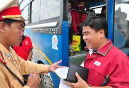 Chủ tịch Thành phố phê bình Chủ tịch quận vắng họp ATGT