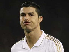 Ghen tị với Eto'o, Ronaldo đòi tăng lương