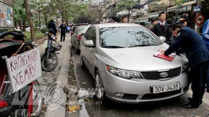 Mạnh tay xử lý đỗ xe, nhiều người ngỡ ngàng