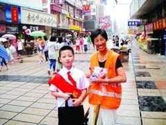 Bé trai dùng 100 triệu tiền mừng tuổi làm từ thiện