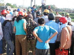 Bé trai chết thảm vì tàu kéo gãy trụ bê tông