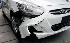 Hà Nội: Xe hơi cuốn 2 phụ nữ vào gầm