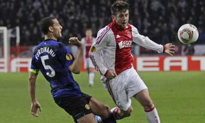 Clip: Ferdinand 'đốn củi', MU may mắn thoát penalty