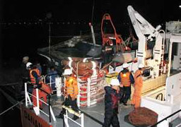 Đà Nẵng: Cứu 10 ngư dân gặp nạn trên biển