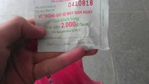 Cấm trông xe: Thiếu chỗ, giá vé được “hét vô tội vạ”