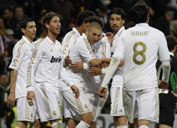 Ronaldo châm ngòi, Real 'nghiền nát' Racing