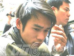 Kẻ sát hại chủ tiệm vàng trước ống kính phóng viên