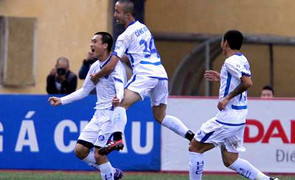 Lập siêu phẩm, Công Vinh khiến bầu Kiên mở mày mở mặt