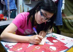 Viết thiệp cưới thuê, bạn trẻ kiếm hàng triệu đồng