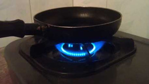 Gas, điện tăng giá chóng mặt: Dùng bếp từ hay bếp gas?