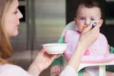 Khắc phục nôn ói khi trẻ dùng sữa