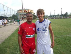 Tận dụng quan hệ, Romario muốn con theo chân Messi