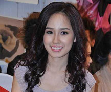 Mai Phương Thúy rạng ngời sau scandal ‘dâm hóa áo dài'