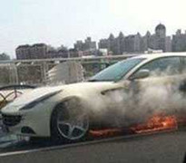 Lại cháy, siêu xe hàng hiếm Ferrari FF có dính thu hồi?