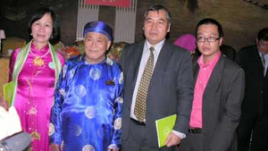 Văn sĩ 80 tuổi VN nhận giải thưởng văn học ASEAN 2011