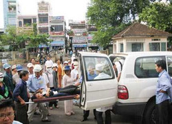 Ném mìn xuống sân trường, 4 HS nguy kịch