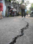 Mang mìn ‘ốp’ thẳng vào nhà để giải quyết mâu thuẫn