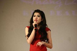 Ngắm nữ sinh ĐH Thăng Long trong trang phục dạ hội