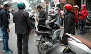 Thêm một Honda Air Blade bốc cháy giữa Hà Nội