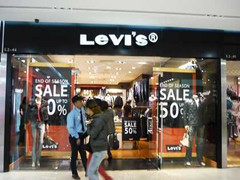 Hàng hiệu giá chưa đến... trăm ngàn