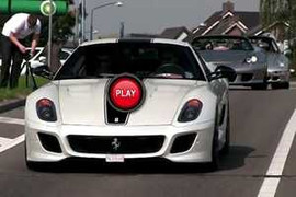 Dàn siêu xe 53 chiếc náo loạn đường phố