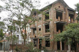 Những khối tiền vài chục tỷ mọc rêu khắp Hà Nội