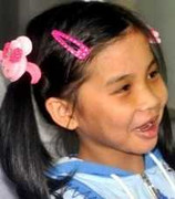 Bé gái bị bố mẹ dùng dây điện hành hạ xuất viện